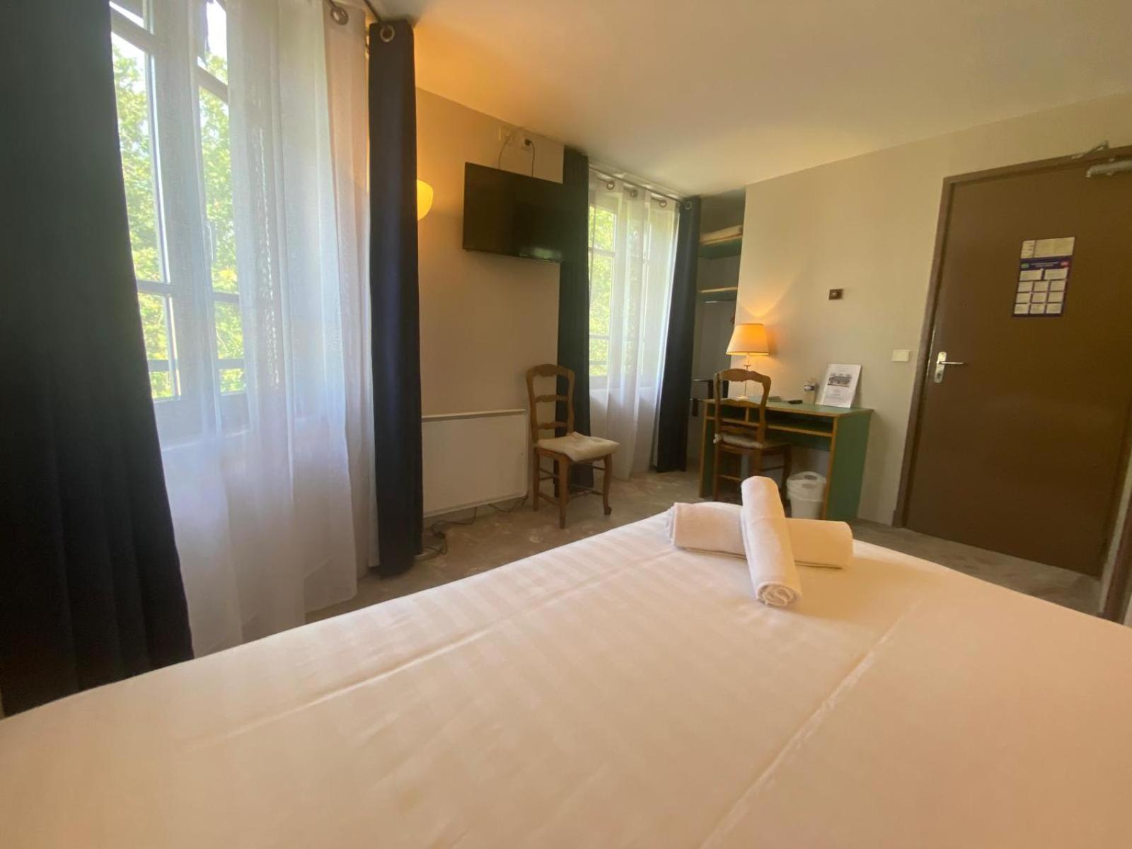 Hotel Paris Vesinet- Logis Hotel Restaurant Le Vésinet Esterno foto