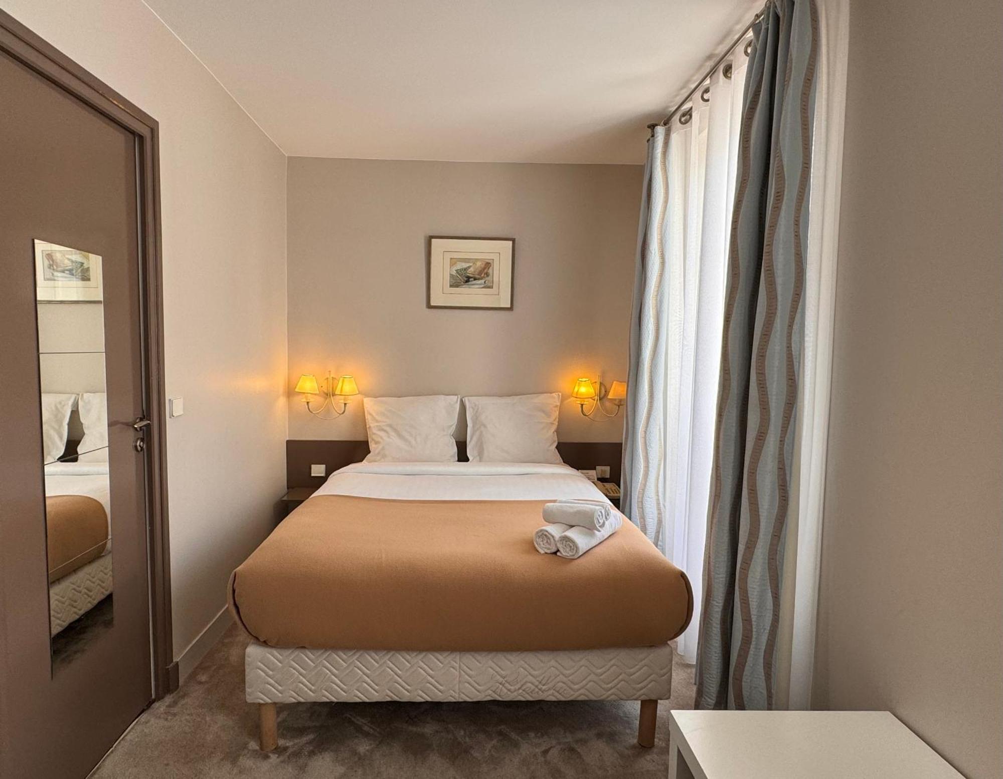Hotel Paris Vesinet- Logis Hotel Restaurant Le Vésinet Esterno foto