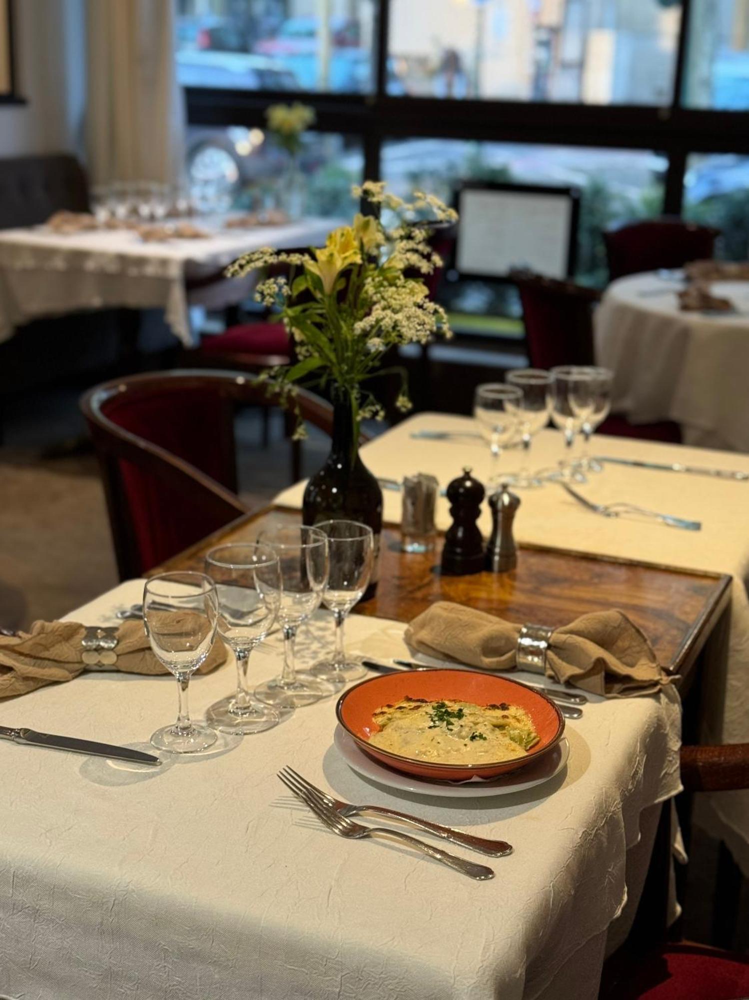 Hotel Paris Vesinet- Logis Hotel Restaurant Le Vésinet Esterno foto
