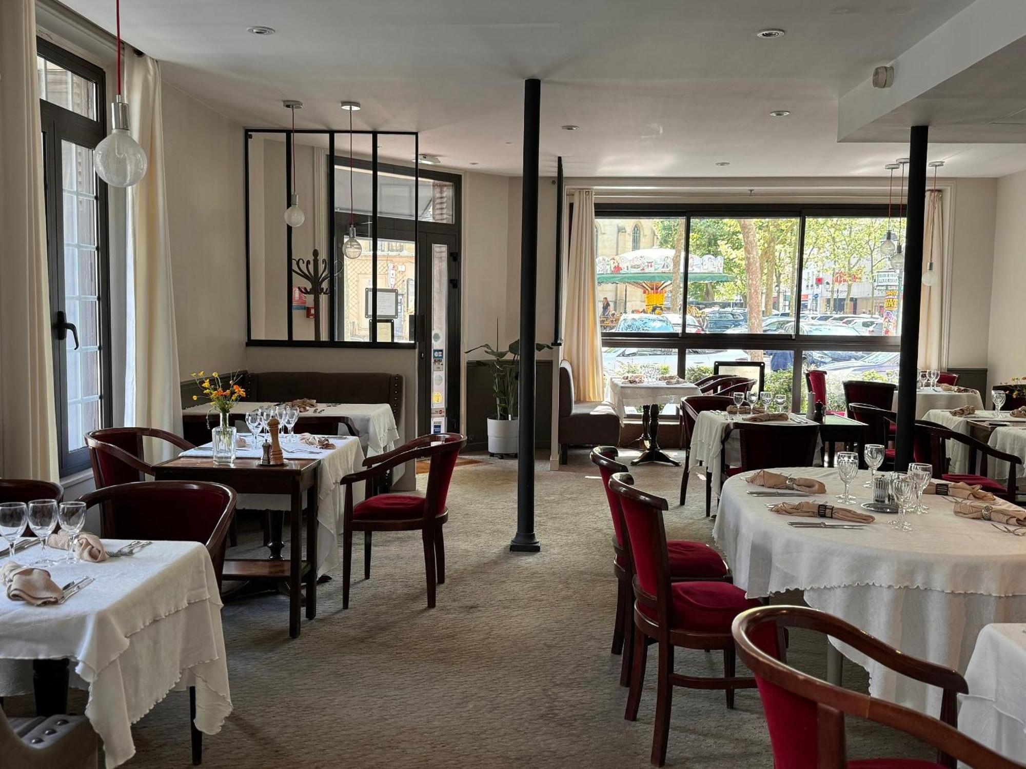 Hotel Paris Vesinet- Logis Hotel Restaurant Le Vésinet Esterno foto