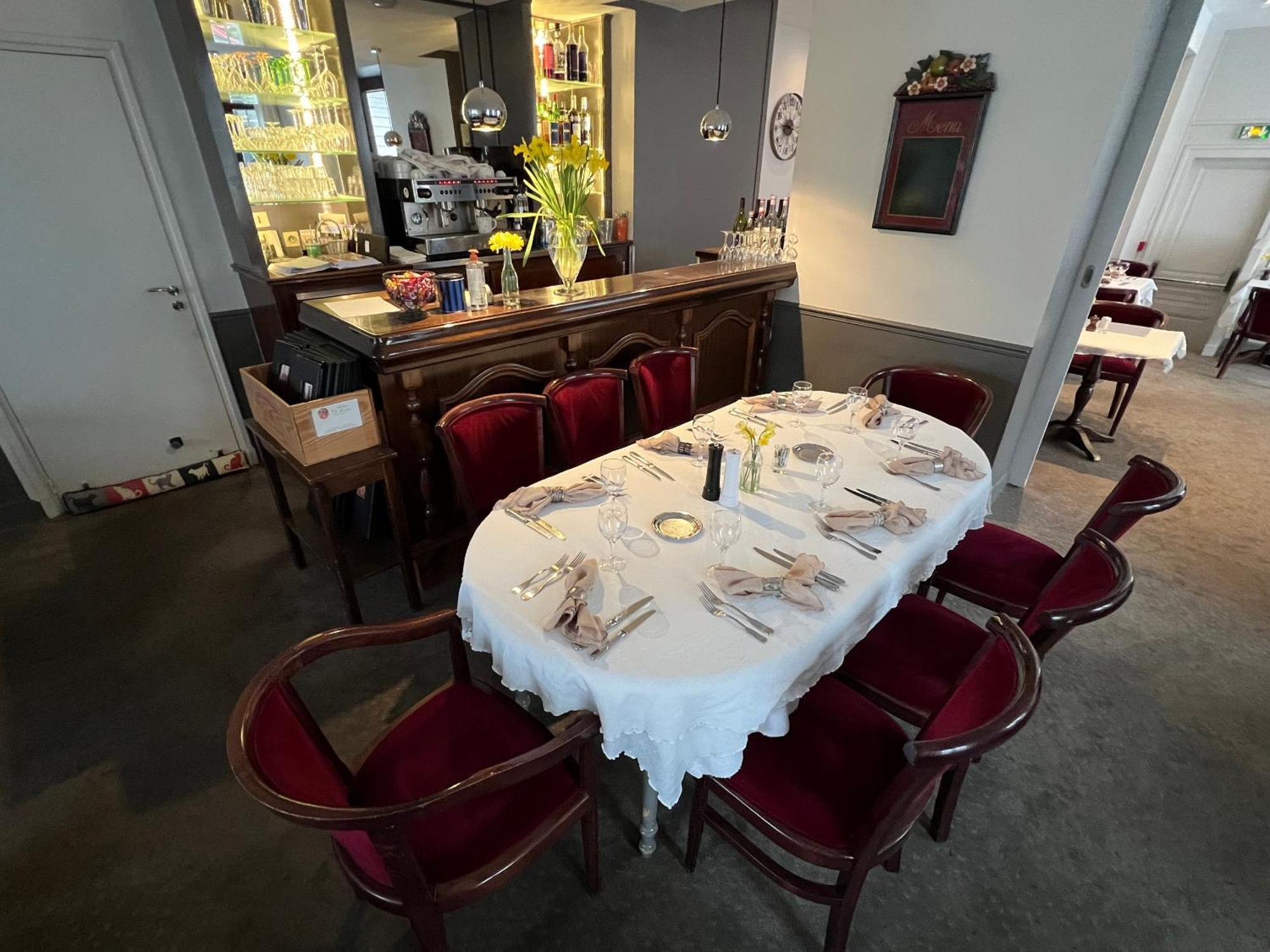 Hotel Paris Vesinet- Logis Hotel Restaurant Le Vésinet Esterno foto