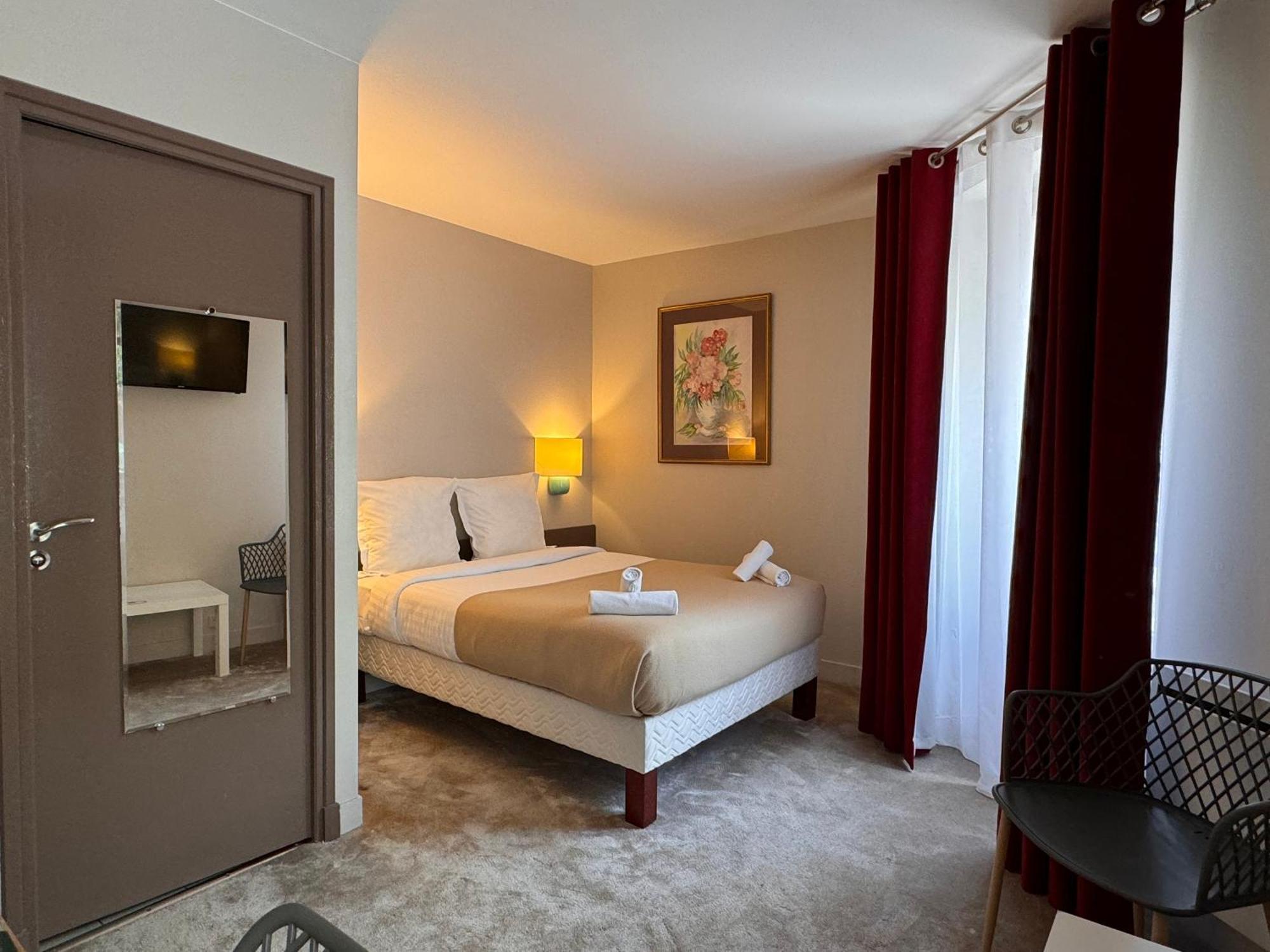 Hotel Paris Vesinet- Logis Hotel Restaurant Le Vésinet Esterno foto