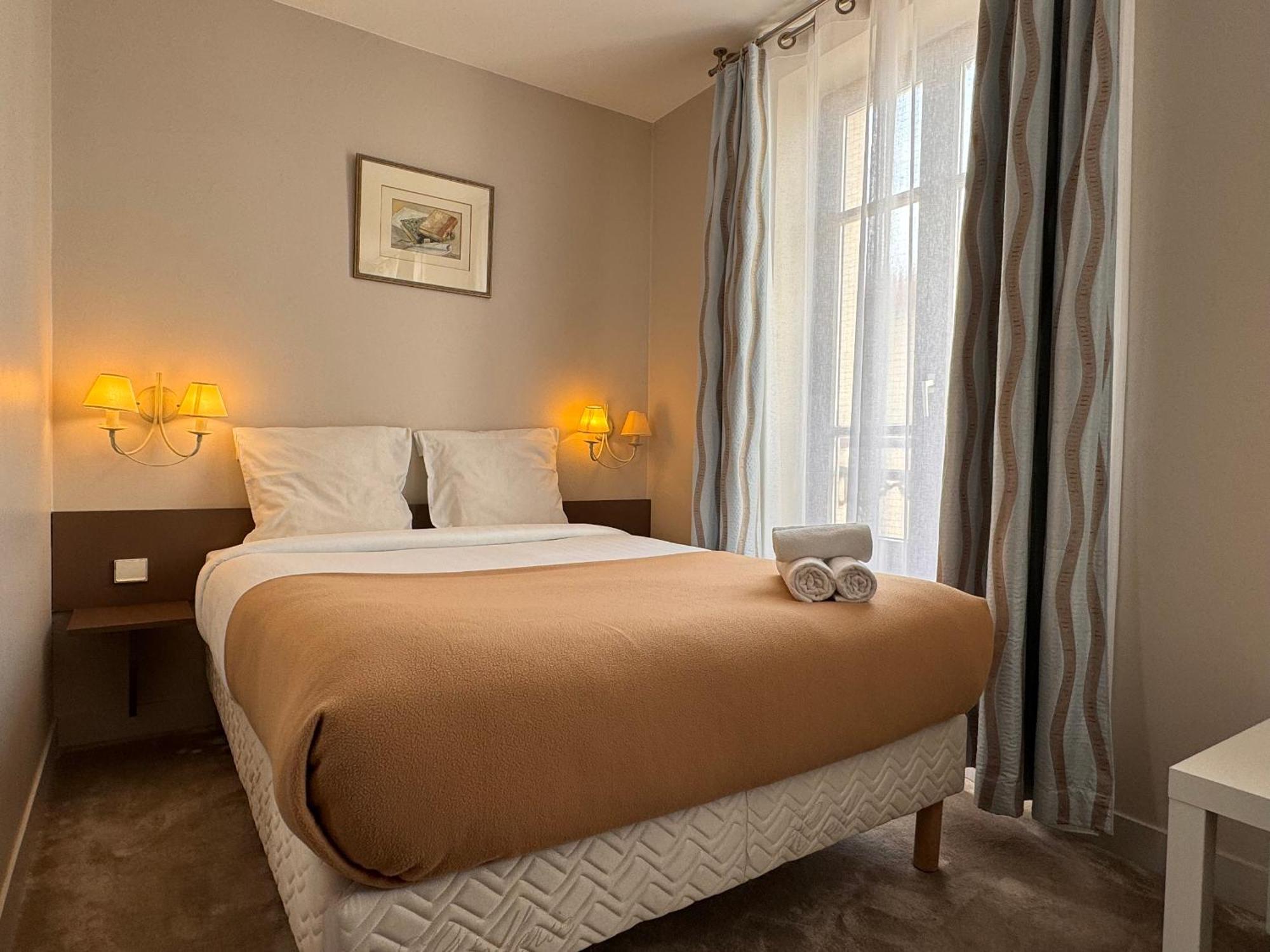Hotel Paris Vesinet- Logis Hotel Restaurant Le Vésinet Esterno foto