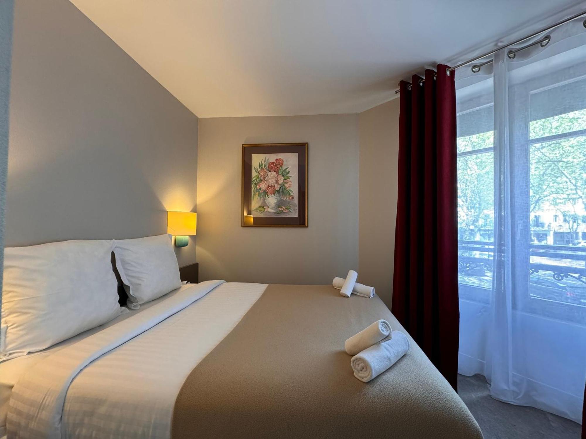 Hotel Paris Vesinet- Logis Hotel Restaurant Le Vésinet Esterno foto